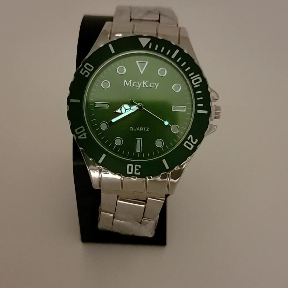 NEW McYKcy Green Dial Stainless Steel Quartz 43mm Mens Watch Illuminated Hands